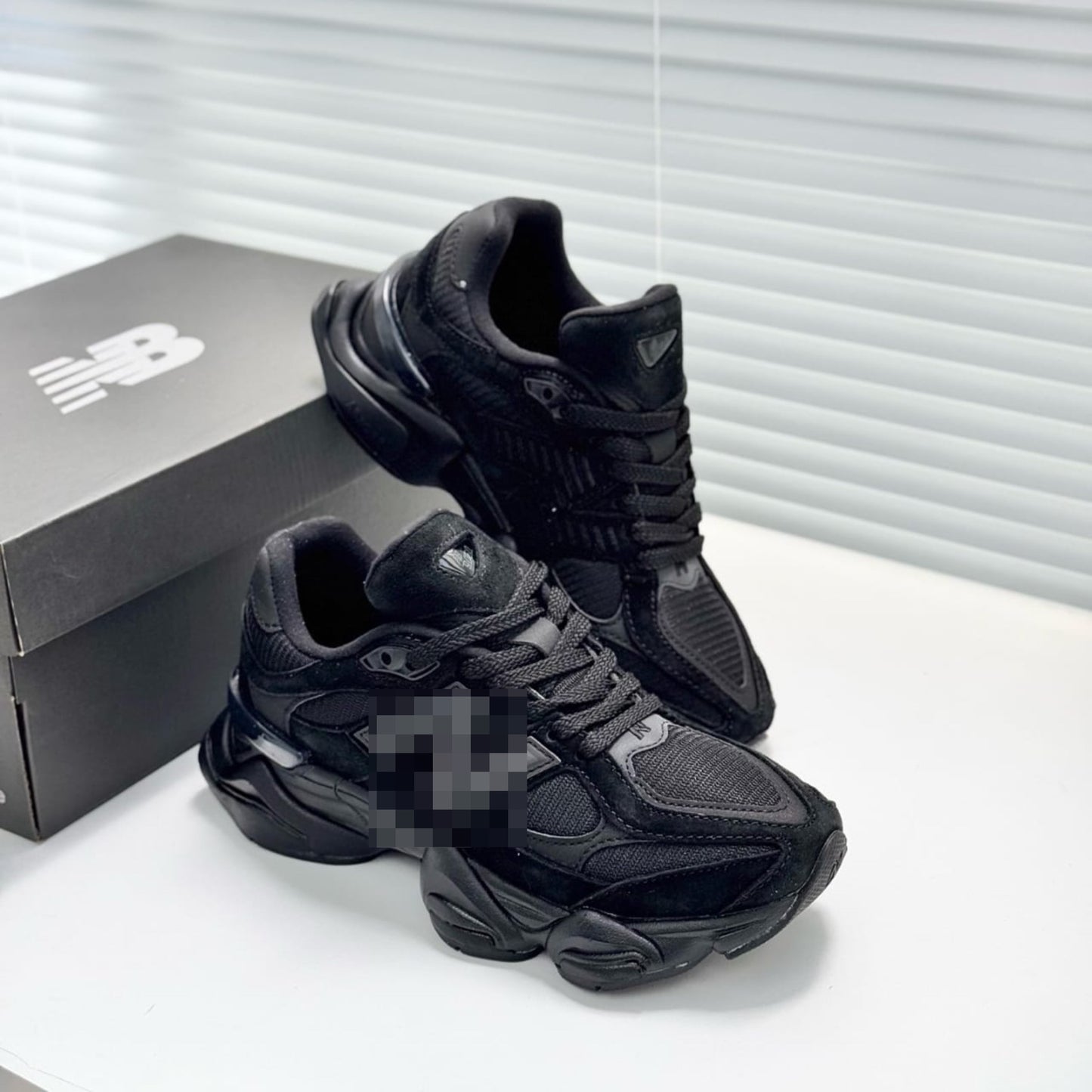 9060 TRIPLE BLACK SNEAKERS