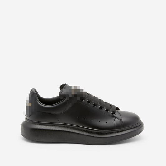 MCCQUEEN BLACK SNEAKERS